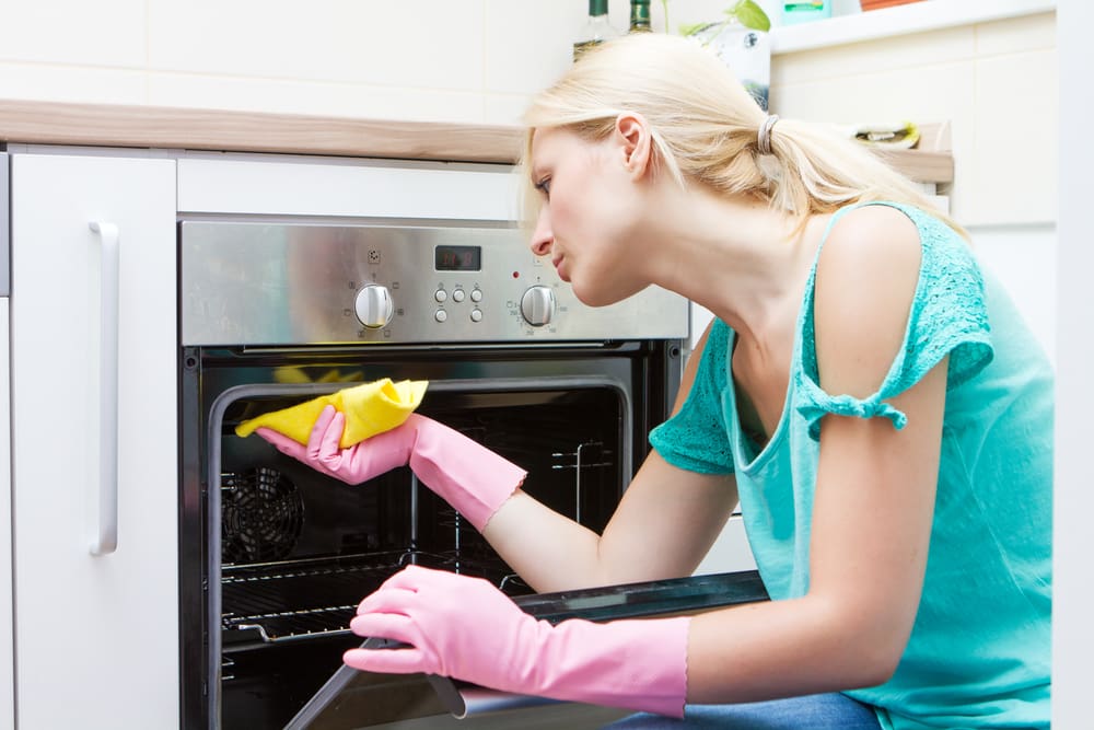 do house cleaners clean ovens