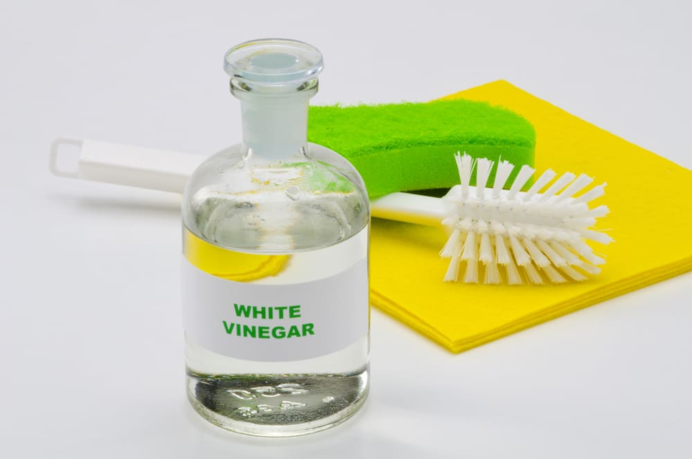 cleaning walls with vinegar